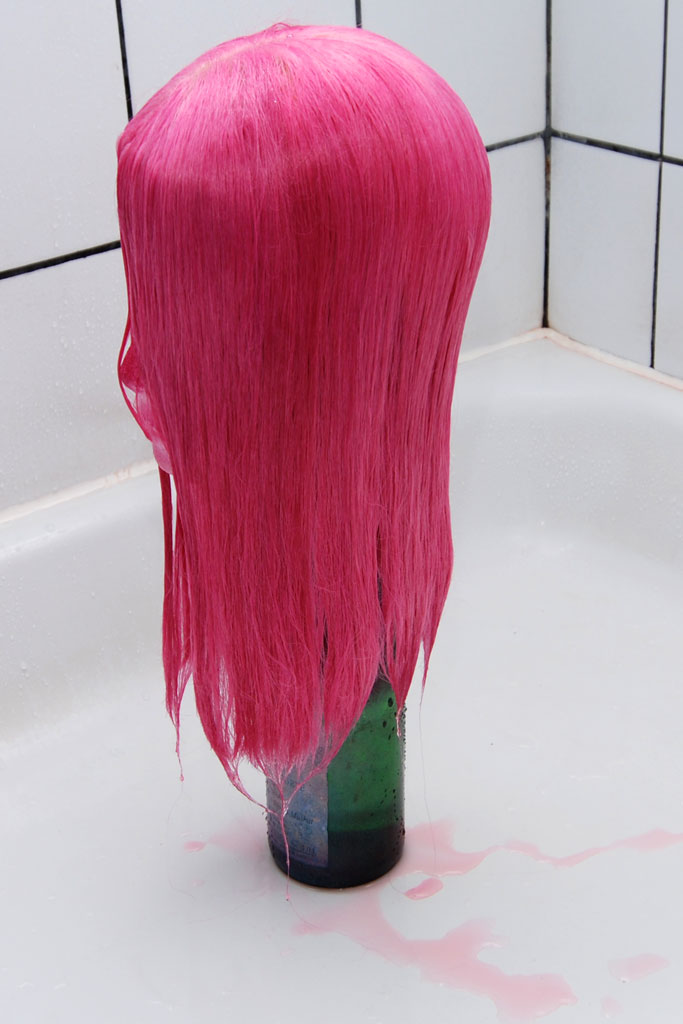 rinsing wig dye